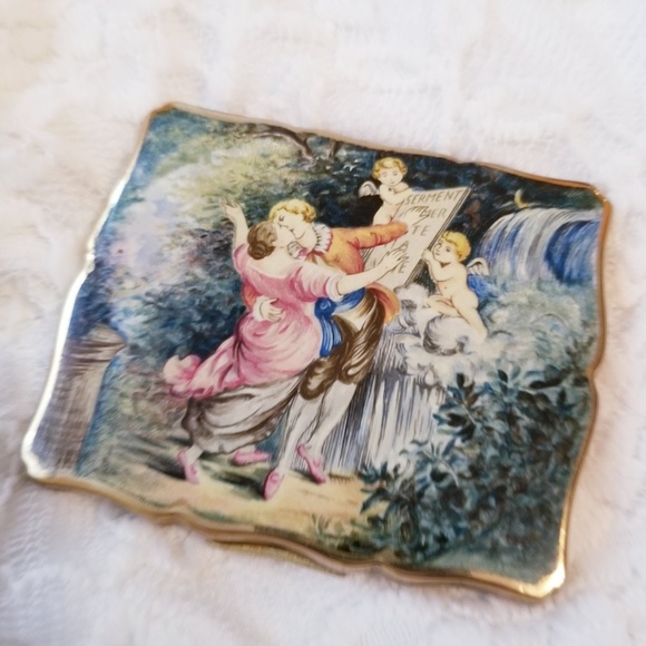 Stratton Accessories - VTG Antique Stratton Compact Victorian Kiss RARE